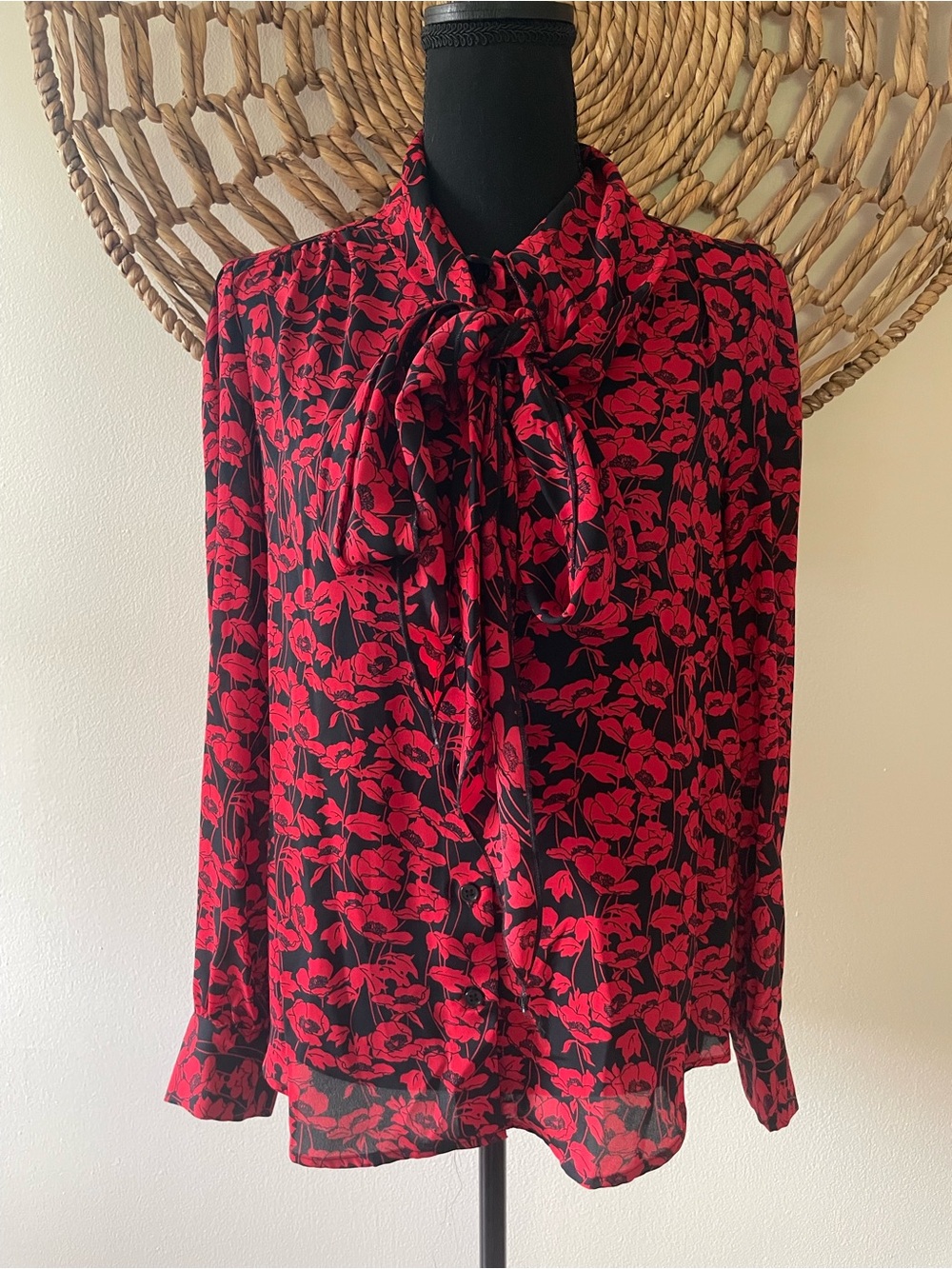 Who What Wear Black & Red Floral Tie-Neck Blouse